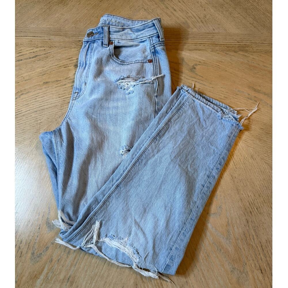 American Eagle light wash distressed mom jeans size 2